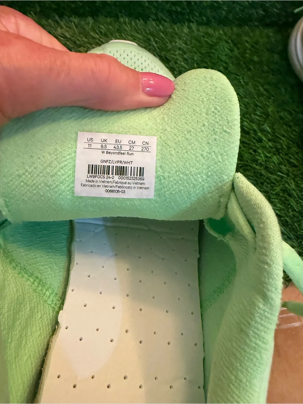 Lululemon Light Green Women's Running Mesh sneakers size 11